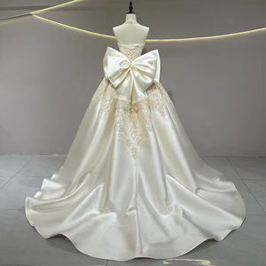 JFH56 Vestido de Novia Moderno de Satén Largo sin Tirantes con Corte en A, Apliques Florales de Cristal, Espalda con Cordones y Cola Capilla - Product Image 2