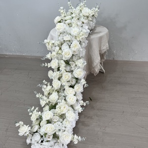 D-FR168 Camino de mesa de flores blancas para boda, camino de mesa de rosas, camino de mesa de lujo con flores artificiales de seda para decoración. - Product Image 1