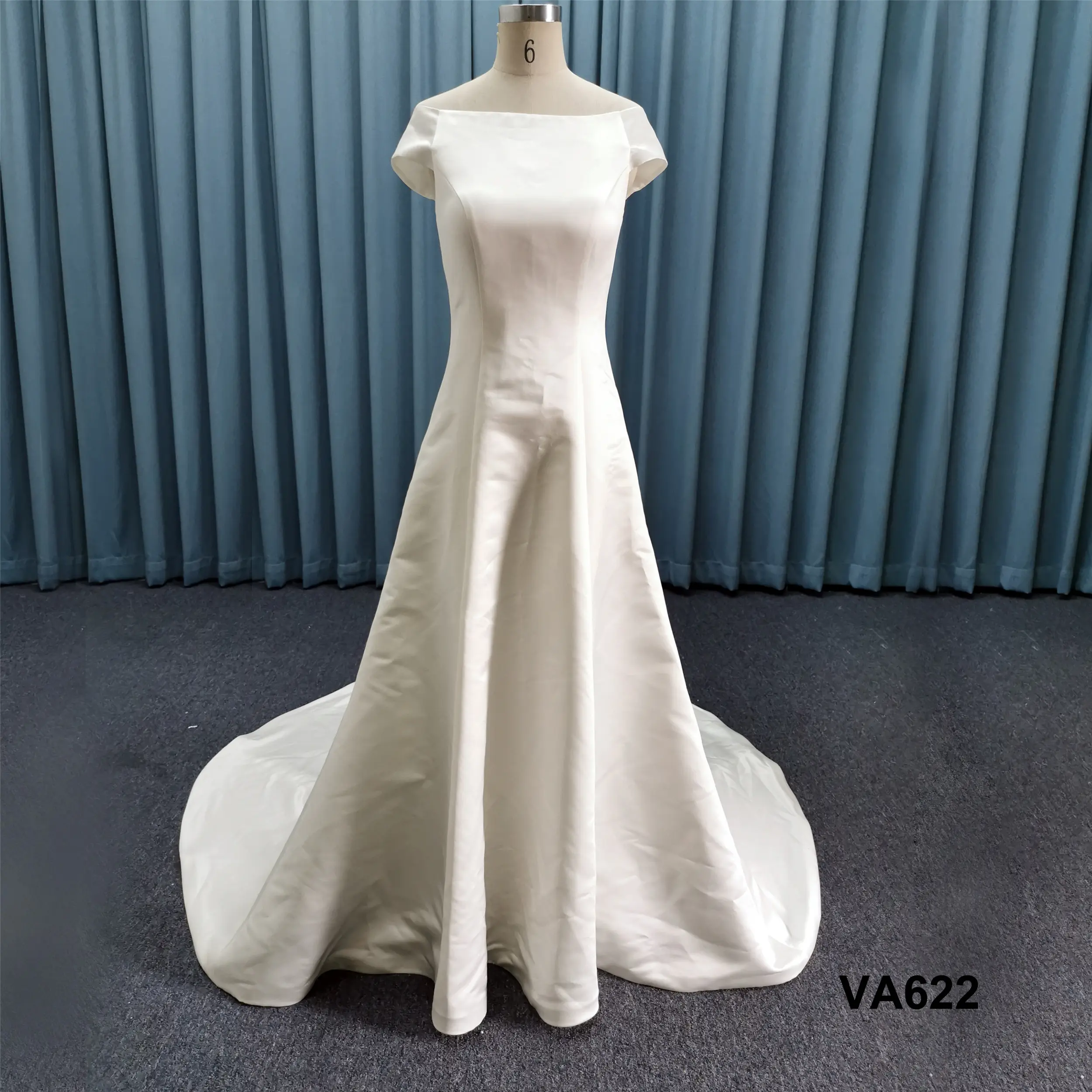 Clásica plus tamaño vestido de boda equipados con pequeña falda satén suave con manga corta de novia 2020