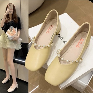 L'Ultima Tendenza 2025: <span class=keywords><strong>Scarpe</strong></span> da Donna con Tacco Spesso e Perle, Slip-On Estivo alla Moda con Punta Chiusa e Plateau - Product Image 3