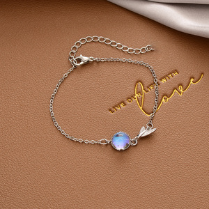 Bracelet queue de sirène en or 18 carats avec breloque en pierre de lune arc-en-ciel chatoyante - Bracelets délicats et luxueux ajustables pour femmes - Product Image 1