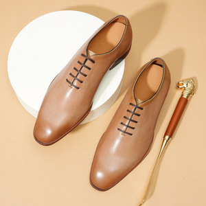 Nouvelles chaussures en cuir haut de gamme pour hommes, à bout carré et motifs gravés - chaussures Oxford formelles pour hommes - Product Image 4