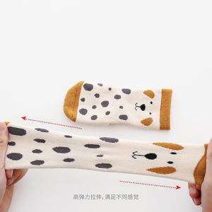 Xiangyi kaus kaki katun Terry bayi, Kaos Kaki dalam ruangan Anti licin berbantalan pola hewan musim dingin untuk bayi baru lahir - Product Image 3