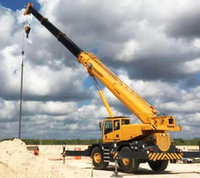 Grue tout-terrain ISO-Approuvée RT150 150T 62m pour le levage de modules de plateformes offshore et les travaux de maintenance des raffineries