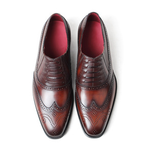 Chaussures de bureau et de mariage pour hommes en cuir pleine fleur de qualité supérieure, patinées à la main, style brogue, élastiques et à enfiler - Product Image 3