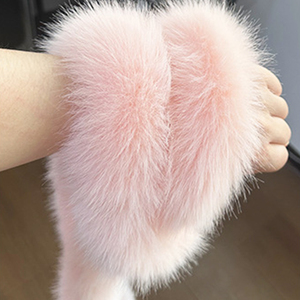 Matériau tendance en fausse fourrure de renard fabriqué à partir de fibres de polyester écologiques pour les marques de mode durables - Product Image 2