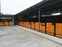 Panneau de séparation pour box de chevaux