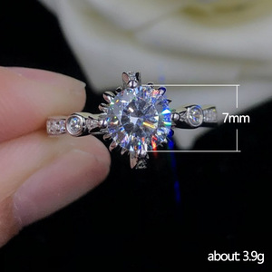 Anello di cristallo per donna, elegante accessorio di moda per feste e uso quotidiano - Product Image 5
