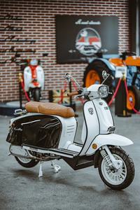 RA GP250 Scooter elettrico britannico moto sportive ad alta velocità con batteria al litio 80 km/h Max velocità motore Brushless - Product Image 4