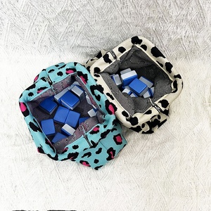 Bolsa <span class=keywords><strong>de</strong></span> Maquillaje al por Mayor OEM, Bolsas Suaves para Fichas <span class=keywords><strong>de</strong></span> Mahjong, Fácil <span class=keywords><strong>de</strong></span> Transportar, Bolsa <span class=keywords><strong>de</strong></span> Almacenamiento para Mahjong, Bolsa <span class=keywords><strong>de</strong></span> Mano Cosmética con Bloques <span class=keywords><strong>de</strong></span> Color para Juegos - Product Image 4
