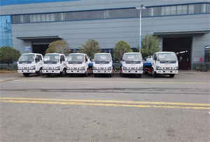 Japón 4000 litros pequeño Nuevo Acero inoxidable tanque <span class=keywords><strong>de</strong></span> <span class=keywords><strong>agua</strong></span> <span class=keywords><strong>potable</strong></span> camión todoterreno camión <span class=keywords><strong>de</strong></span> <span class=keywords><strong>agua</strong></span> para la <span class=keywords><strong>venta</strong></span> portador para la limpieza <span class=keywords><strong>de</strong></span> carreteras - Product Image 4