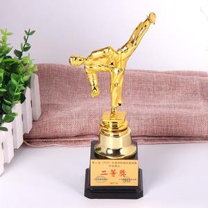 Coupe <span class=keywords><strong>du</strong></span> trophée <span class=keywords><strong>de</strong></span> la compétition <span class=keywords><strong>de</strong></span> taekwondo en or personnalisé en matière plastique pour le sport - Product Image 3