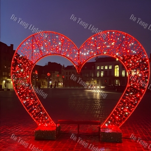 Instalaciones de Luces Románticas en Forma de Corazón que Brindan un Espacio Fotográfico Compartible para Patios de Hoteles y Plazas Comerciales - Product Image 2