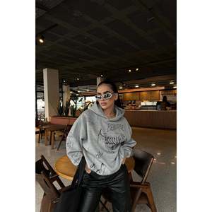 Sweat-shirt et sweat à capuche gris imprimé surdimensionné pour femme - Product Image 5