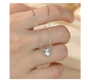 Collier avec pendentif en forme de cœur sculpté en argent sterling S925, style vintage, élégant, tendance, bijoux fins, cadeau pour les femmes modernes et élégantes - Product Image 6