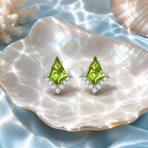 Pendientes de peridoto en forma de abanico, de plata de ley 925 con corte de cometa y detalles de luna creciente, joyería de piedra transparente con diseño de noche estrellada. - Product Image 3
