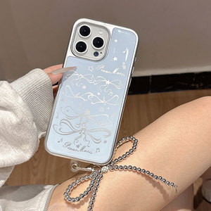 Coque pour iPhone 17 Pro, revêtement en résine à bords argentés, nœud bleu girly avec pendentif, coque de téléphone antichoc à couverture intégrale - Product Image 1