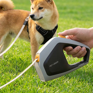 Correa para Perro Retráctil de 16 Pies con Retracción Automática, Fuerza de Tracción Ajustable en Múltiples Niveles, Material ABS Duradero para Exteriores - Product Image 1