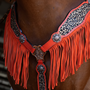 El juego de tachuelas de caballo de fuego de cuero genuino con flecos rojos incluye sillines de placa de pecho de cabeza caballo occidental de temporada - Product Image 1