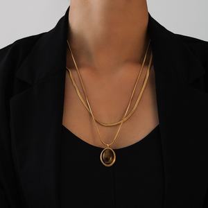 Colliers pour femmes en acier inoxydable plaqué or 18 carats avec chaîne serpent et pierre œil de tigre, vente en gros d'usine - Product Image 1