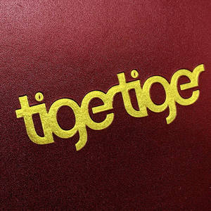 Manufacturer Red Faux Leather 3 Sided Digital Menu <b>Table</b> Led Menu Stand Display Triangular Led Menu <b>Covers</b> - Product Image 6