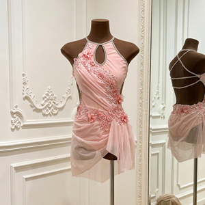 Vestido de Danza Lírica Rosa con Cuello Halter, Bordado con Pedrería, para Gimnasia Rítmica, Ballet y Actuaciones Contemporáneas - Product Image 3