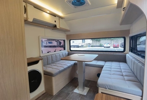 Caravane Xishunlong Cube 780 |   Caravane de voyage de luxe légère de 7,8 m |   Châssis AL-KO |   Intérieur entièrement en aluminium |   <span class=keywords><strong>Camping</strong></span>-<span class=keywords><strong>car</strong></span> hors réseau | - Product Image 2