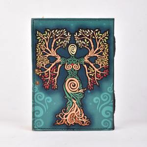 Carnet en cuir imprimé UV « Mère Terre » à prix abordables – Style tendance, pages de qualité supérieure – En vente - Product Image 1