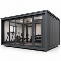 Unité de salle de sport en conteneur, grande façade vitrée, panneaux en acier nervuré, salle de fitness modulaire pour centre de fitness et entraînement