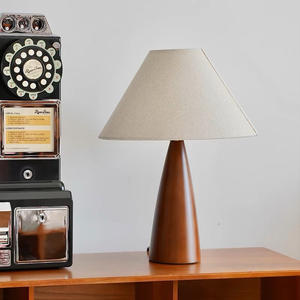 Lampe de table en bois de style Wabi-Sabi vintage pour chambre à coucher, ambiance chinoise rétro moderne sophistiquée, alimentée par courant alternatif pour hôtels, études - Product Image 3