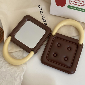 Nuovo <span class=keywords><strong>Specchio</strong></span> per il Trucco Multifunzionale Pieghevole Mini, <span class=keywords><strong>Specchio</strong></span> Creativo <span class=keywords><strong>a</strong></span> Forma di <span class=keywords><strong>Cioccolato</strong></span> Quadrato, <span class=keywords><strong>Specchio</strong></span> Cosmetico Retrò dalla Forma Unica - Product Image 2