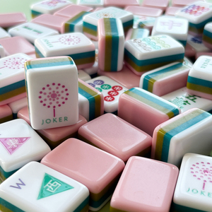 Ensemble de Mahjong <span class=keywords><strong>La</strong></span> Fête Rose Fumé Luxueux, 160 Tuiles Acryliques, Cartes Joker, Design Rayé Coloré pour Jeux de Société Familiaux et Fêtes - Product Image 5