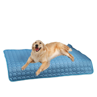 Tapis rafraîchissant auto-refroidissant pour animaux de compagnie, lavable et réutilisable, pour petits animaux, lit moderne uni en polyester pour toutes les saisons, idéal pour la voiture.