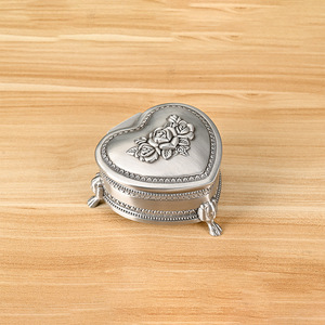 Dropshipping Shopify Vintage Antique Tin Heart Shaped Jewelry Box Small Delicate <b>Ring</b> Earring <b>Storage</b> Case - Product Image 6