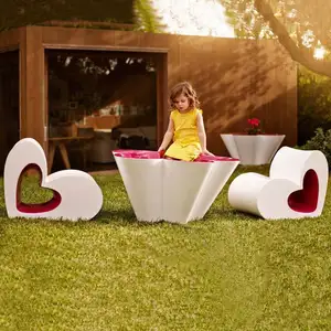Freiluft-Glasfaser-Herzform-Freizeit-Kindertisch- und -Stuhl-Set für Terrasse