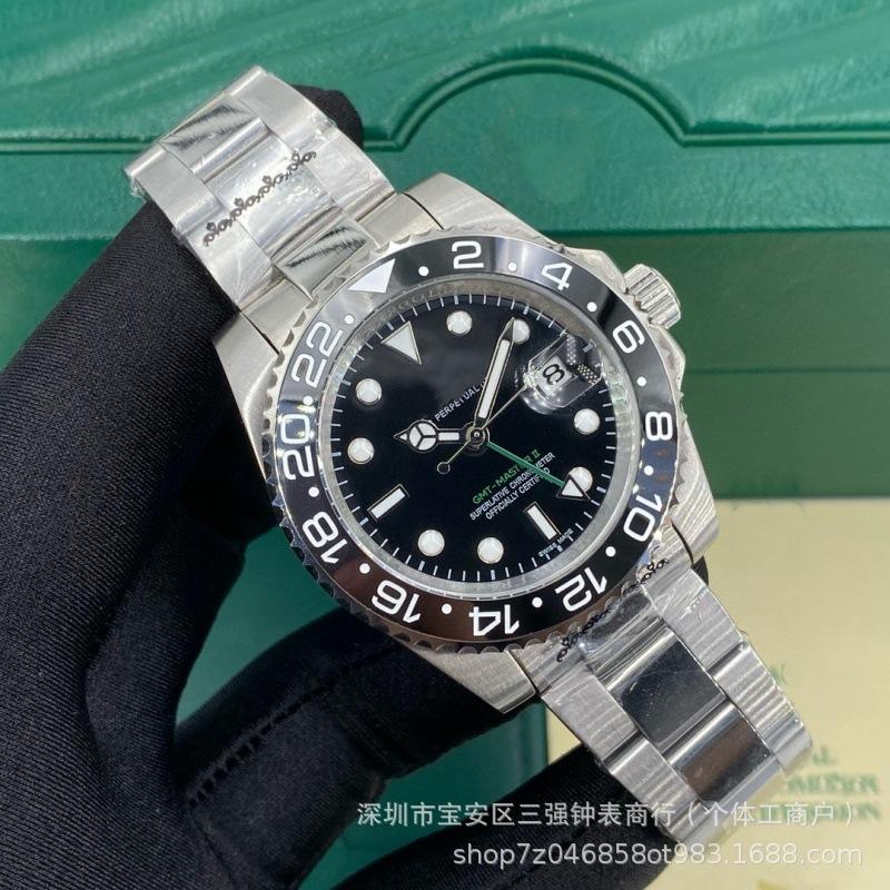 Cercle noir, plaque noire.