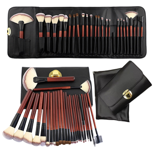 Juego de 26 Brochas de Maquillaje Profesionales de Venta Caliente, Pelo Natural, Mango de Madera, Cerdas Planas Súper Suaves para Aplicación en Rostro y Labios - Product Image 1