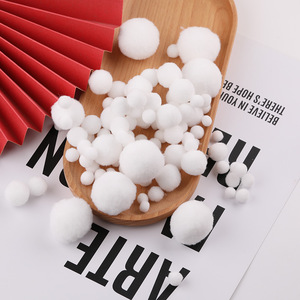 พู่ประดับคริสต์มาส สีแดง ขาว เขียว หลายขนาด อุปกรณ์ตกแต่งงานฝีมือ DIY อุปกรณ์ทำเครื่องประดับ วัสดุตกแต่งวันหยุด - Product Image 4