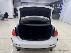 JX Auto <span class=keywords><strong>2022</strong></span> <span class=keywords><strong>BMW</strong></span> <span class=keywords><strong>Serie</strong></span> <span class=keywords><strong>1</strong></span> 120i Sedán Usado de 5 Plazas Euro VI Gasolina Transmisión Automática Motor Turbo Cámara Trasera Rines de Aleación R17 Volante a la Izquierda - Product Image 4