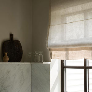 Rideaux romains personnalisés électriques et manuels pour la maison et la cuisine avec accessoires de montage inclus - Product Image 1