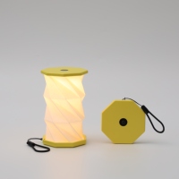 Derniers produits innovants Mini lampe pliante rotative en papier OEM Veilleuse à LED Décoration de fête Gadget quotidien pour la maison Jouets pour étudiants