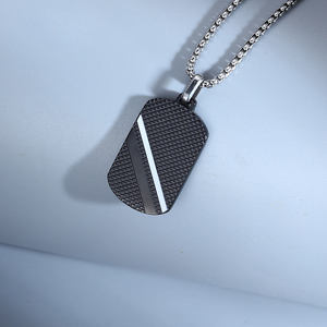 Collier pendentif géométrique en acier inoxydable personnalisé avec gravure de nom, modèle 2026, pour hommes, vente en gros fabricant - Product Image 3