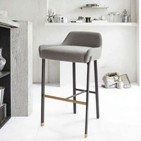 Chaise de bar commerciale moderne réglable avec accoudoirs fixes, rembourrage doux, anti-taches, base chromée robuste, structure métallique pour comptoir