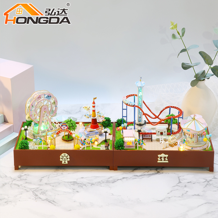 Фабричные магазины, детский клоун, клубный парк, колесо обозрения, большой маятник, деревянные домики, кукла «сделай сам», деревянный игрушечный домик с музыкальной шкатулкой