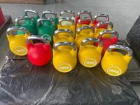 Kettlebells de compétition en PU poignées électrolytiques ergonomiques de haute qualité conception de fonte intégrale plusieurs poids de même taille