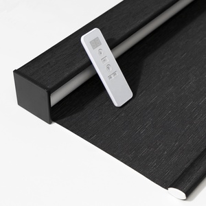 Stores enrouleurs motorisés intelligents automatiques à batterie au lithium rechargeable électrique personnalisés OEM, simples, luxueux, occultants, pour fenêtres - Product Image 6