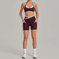 Nouveaux ensembles de yoga et de sport pour femmes, patchwork bicolore, avec short de gym taille en V froncé et faux deux-pièces, et soutien-gorge de sport dos nu