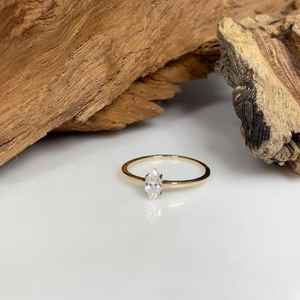 Anillo de Diamante Solitario Polimórfico Cultivado en Laboratorio en Oro Amarillo de 14 Quilates - Product Image 2