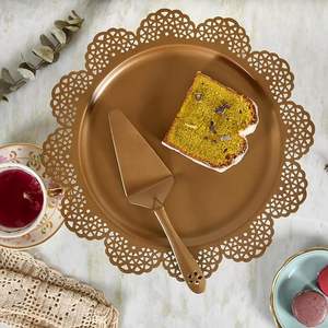 Vente flash : support à gâteau en porcelaine style vintage pour la présentation de desserts au thé de l'après-midi, disponible au meilleur prix du marché - Product Image 2