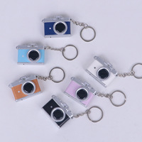 Mignon Miniature Rétro Caméra Porte-clés Pendentifs Petits Cadeaux avec Son Léger pour Étudiants et Amis Matière Plastique PVC